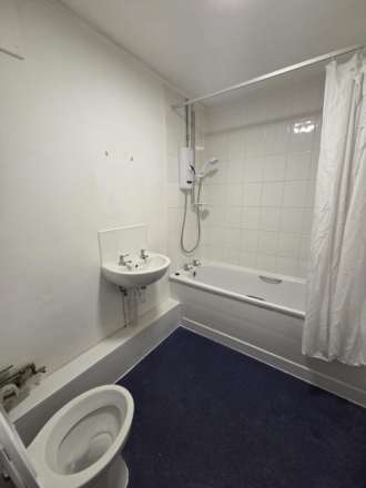 Swinburne Road, Queensway, Image 4