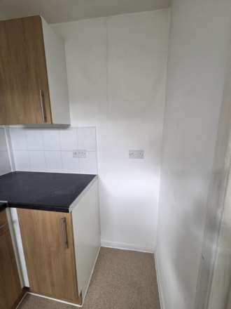 Swinburne Road, Queensway, Image 6