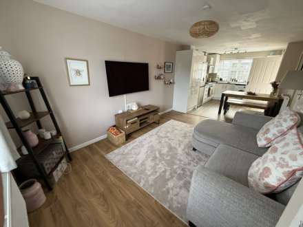 Packwood Crescent, Earls Barton, Image 3