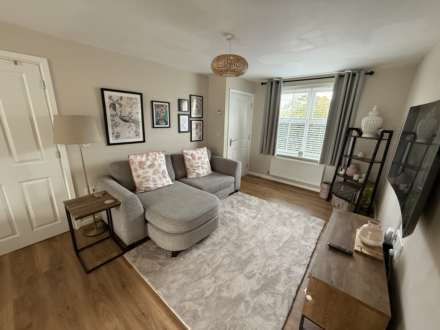 Packwood Crescent, Earls Barton, Image 4