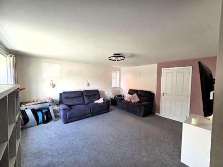 Golding Crescent, Earls Barton, Image 3