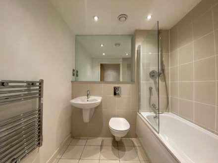 The Danube,  City Road East, Image 7