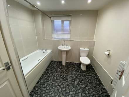 Olanyian Drive, Manchester, Image 8