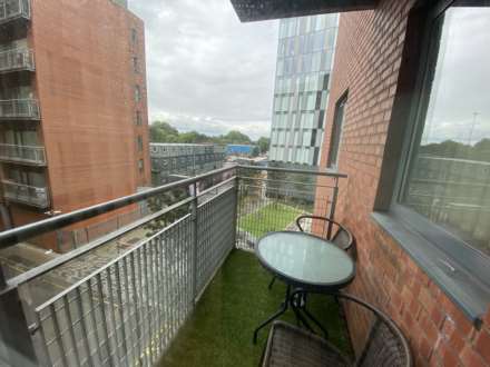 The Danube, City Road East, Image 8