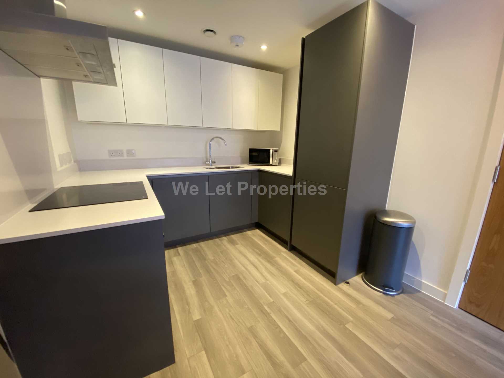 Halo, Simpson Street, Image 4