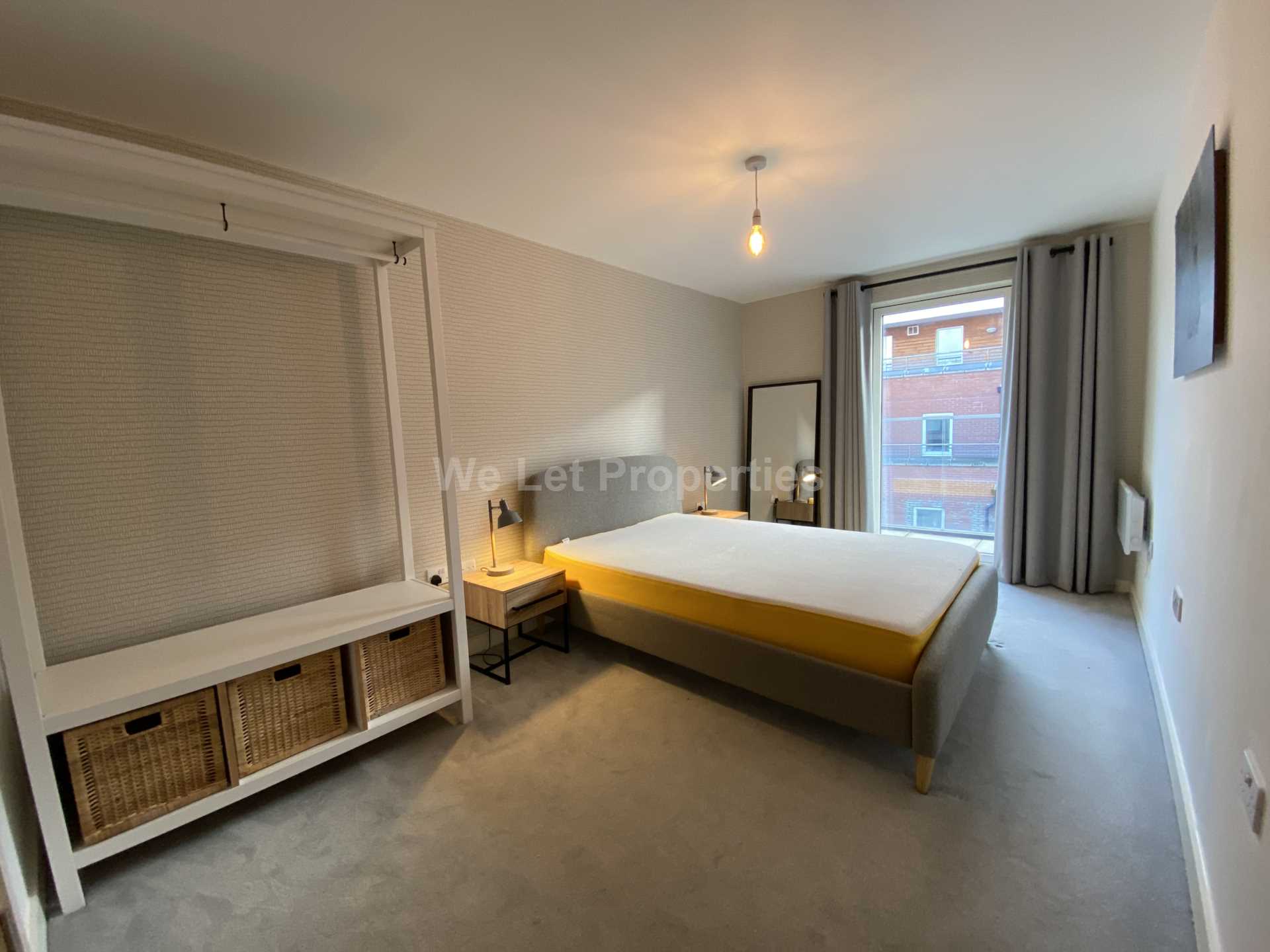 Halo, Simpson Street, Image 5