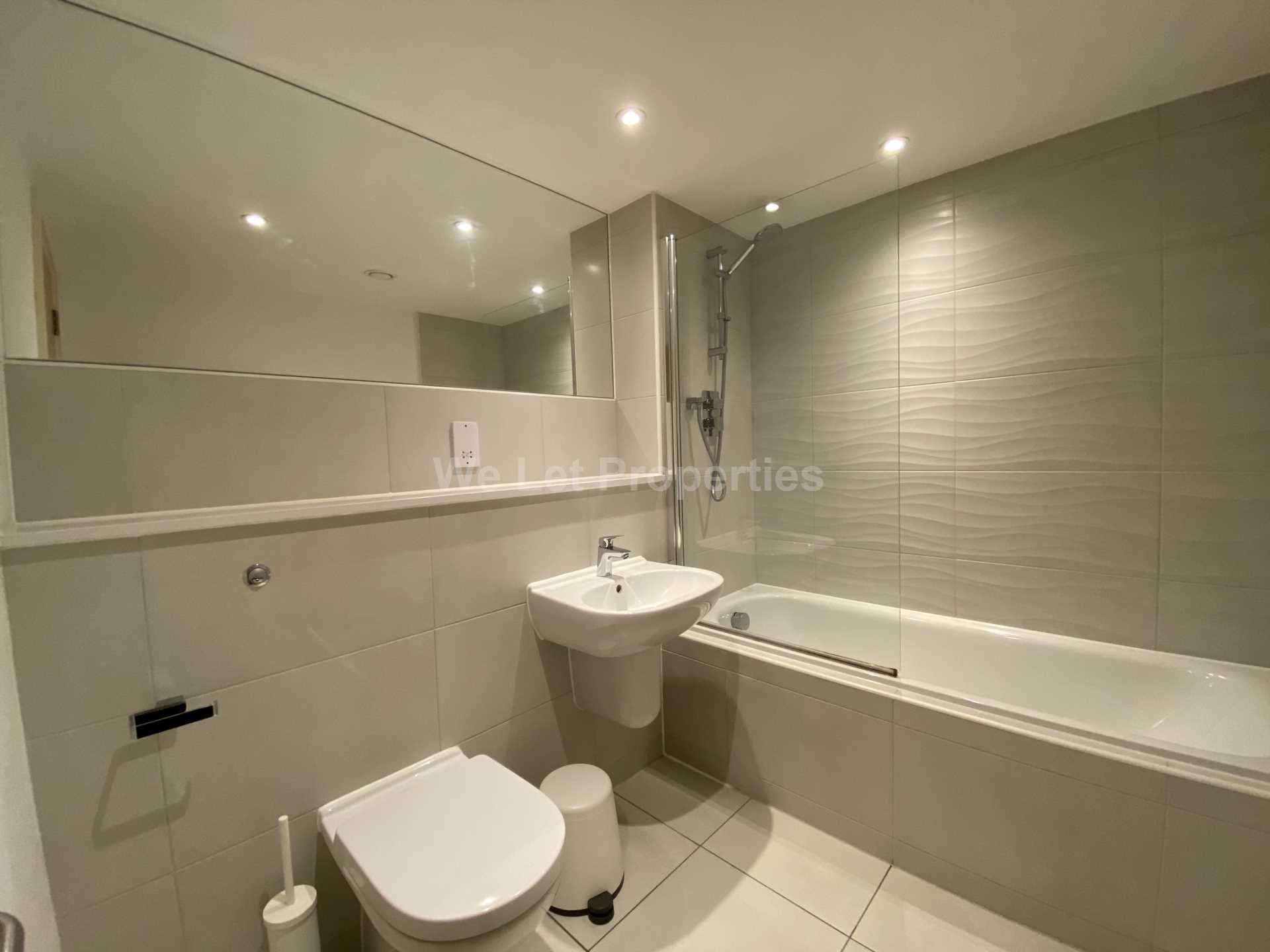 Halo, Simpson Street, Image 8