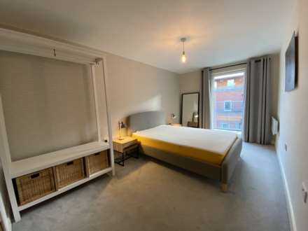 Halo, Simpson Street, Image 5