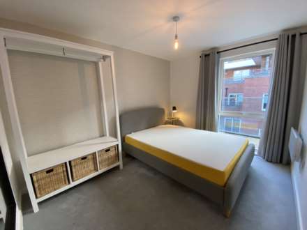 Halo, Simpson Street, Image 7