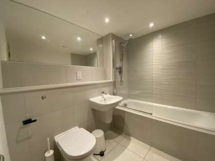 Halo, Simpson Street, Image 8