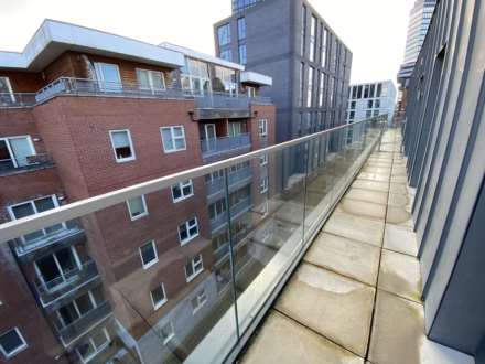 Halo, Simpson Street, Image 9