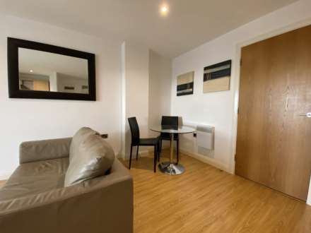 XQ7, Taylorson Street South, Image 4
