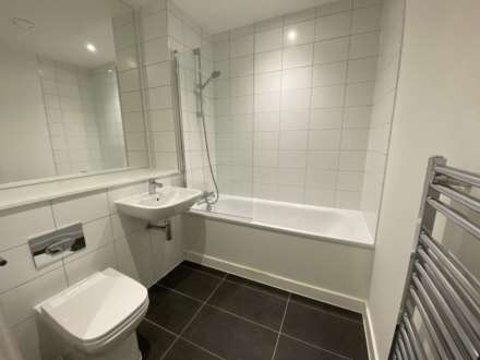 Wharf End, Salford Quays, Image 10