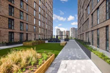 Wharf End, Salford Quays, Image 14