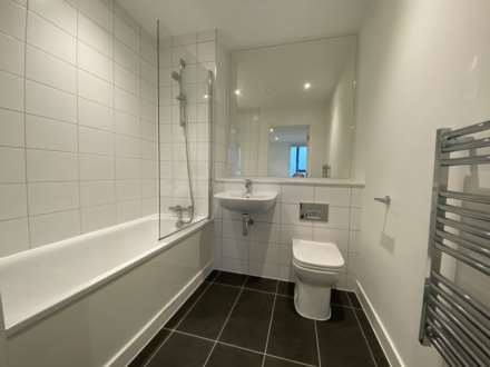 Wharf End, Salford Quays, Image 8