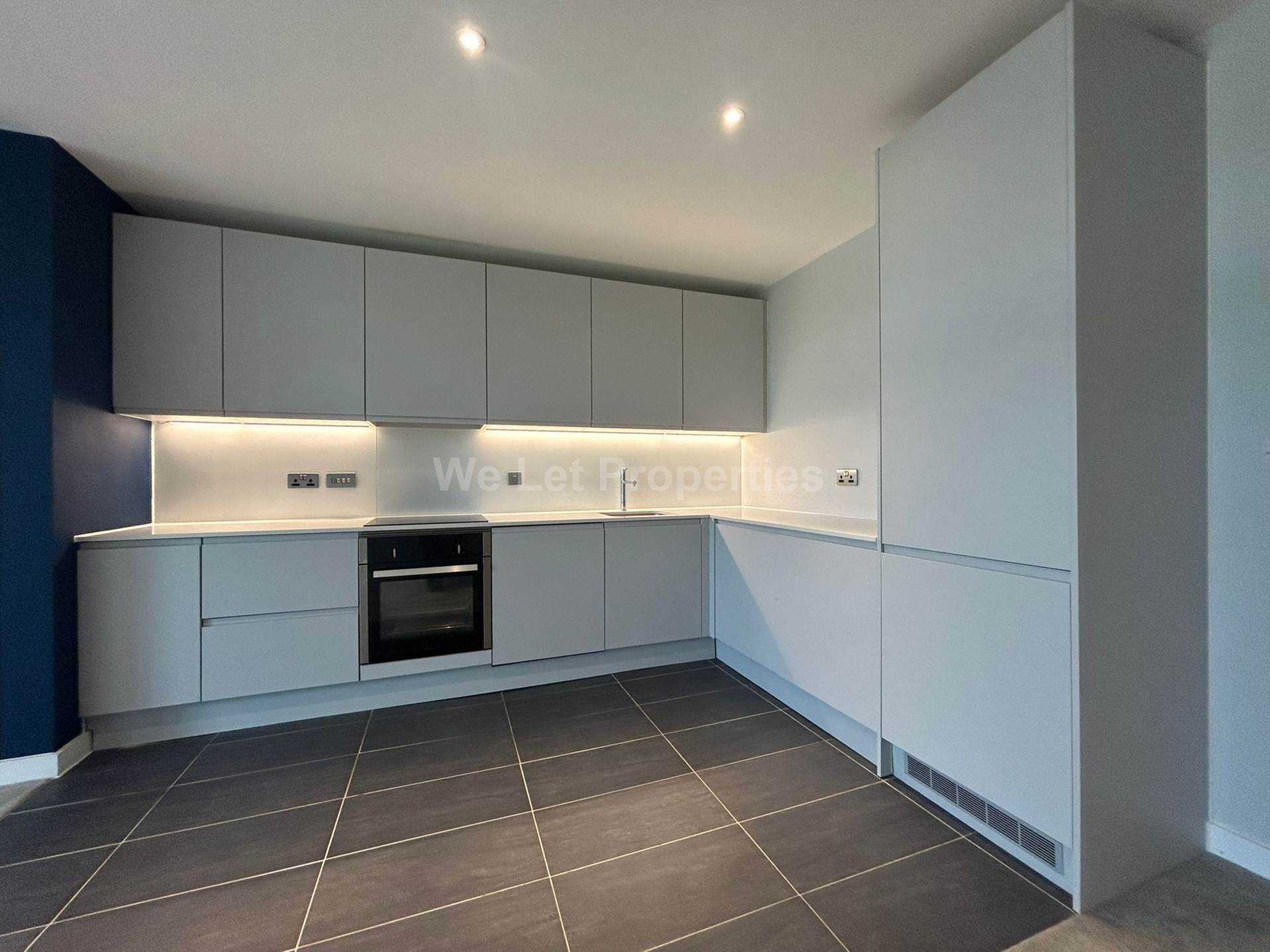 Local Crescent, Salford, Image 4