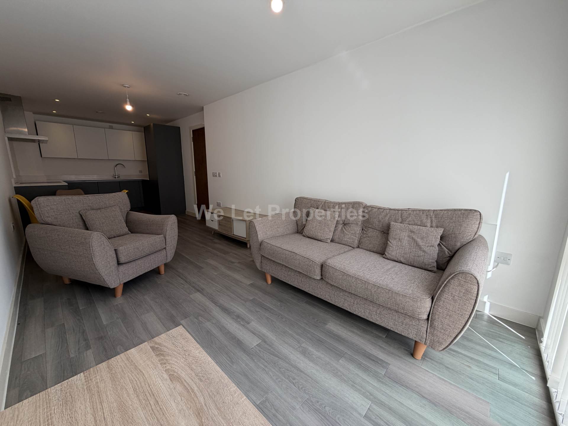 Halo, Simpson Street, Image 1