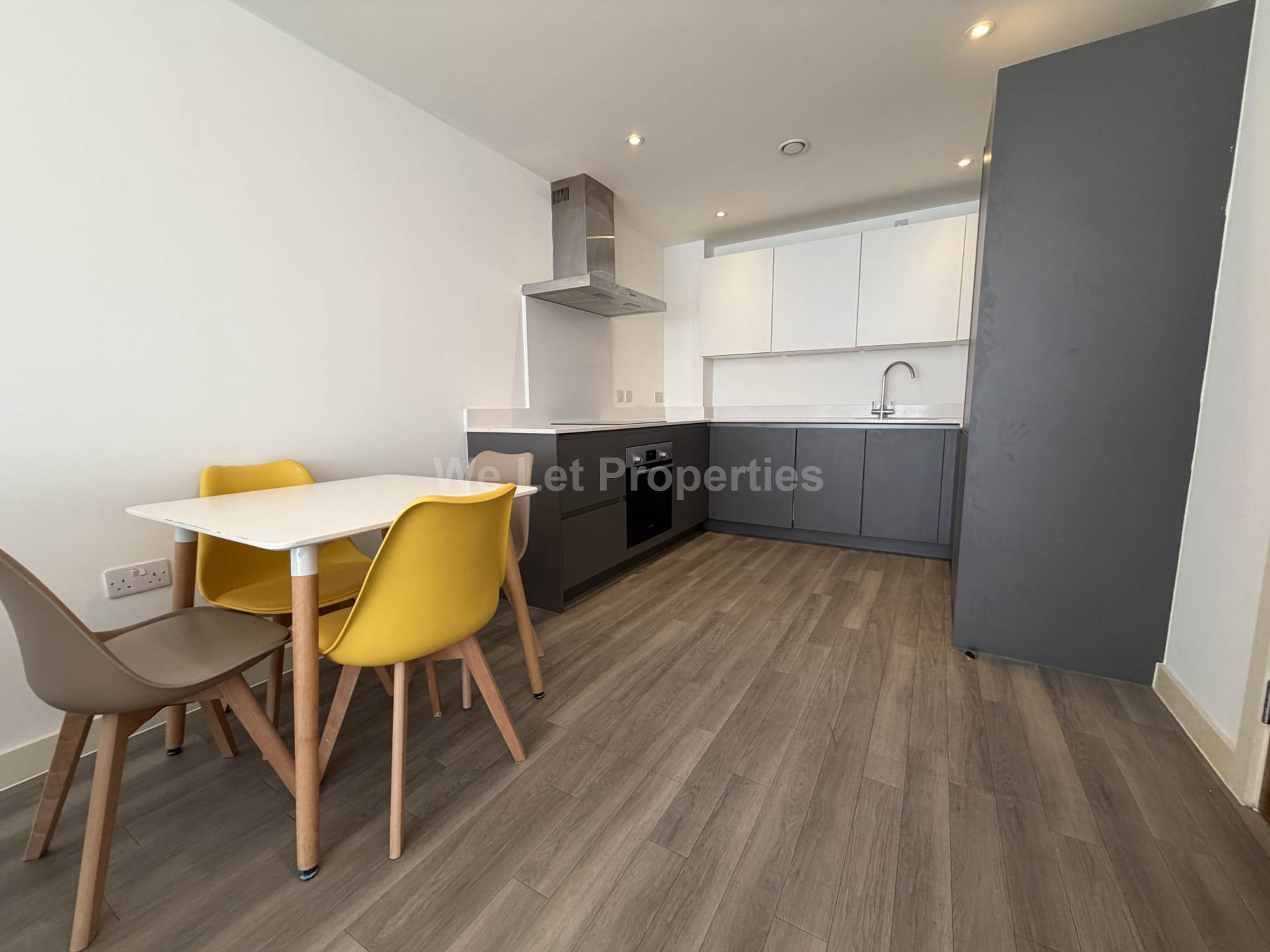 Halo, Simpson Street, Image 2