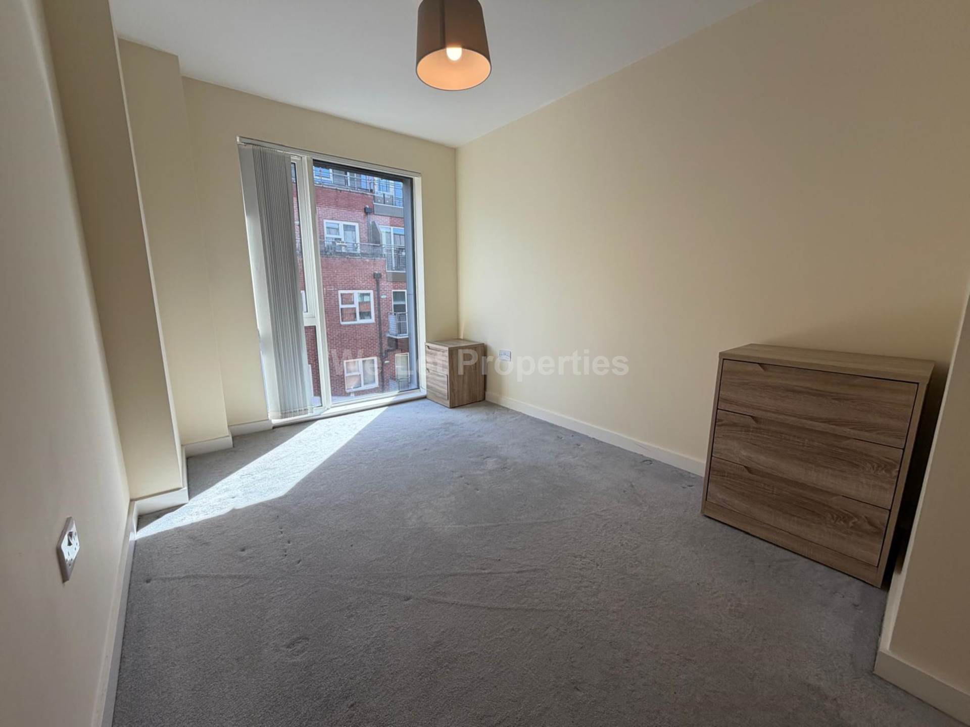 Halo, Simpson Street, Image 4