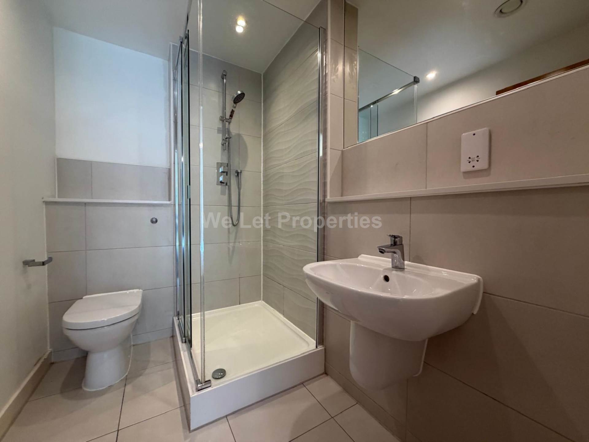 Halo, Simpson Street, Image 6