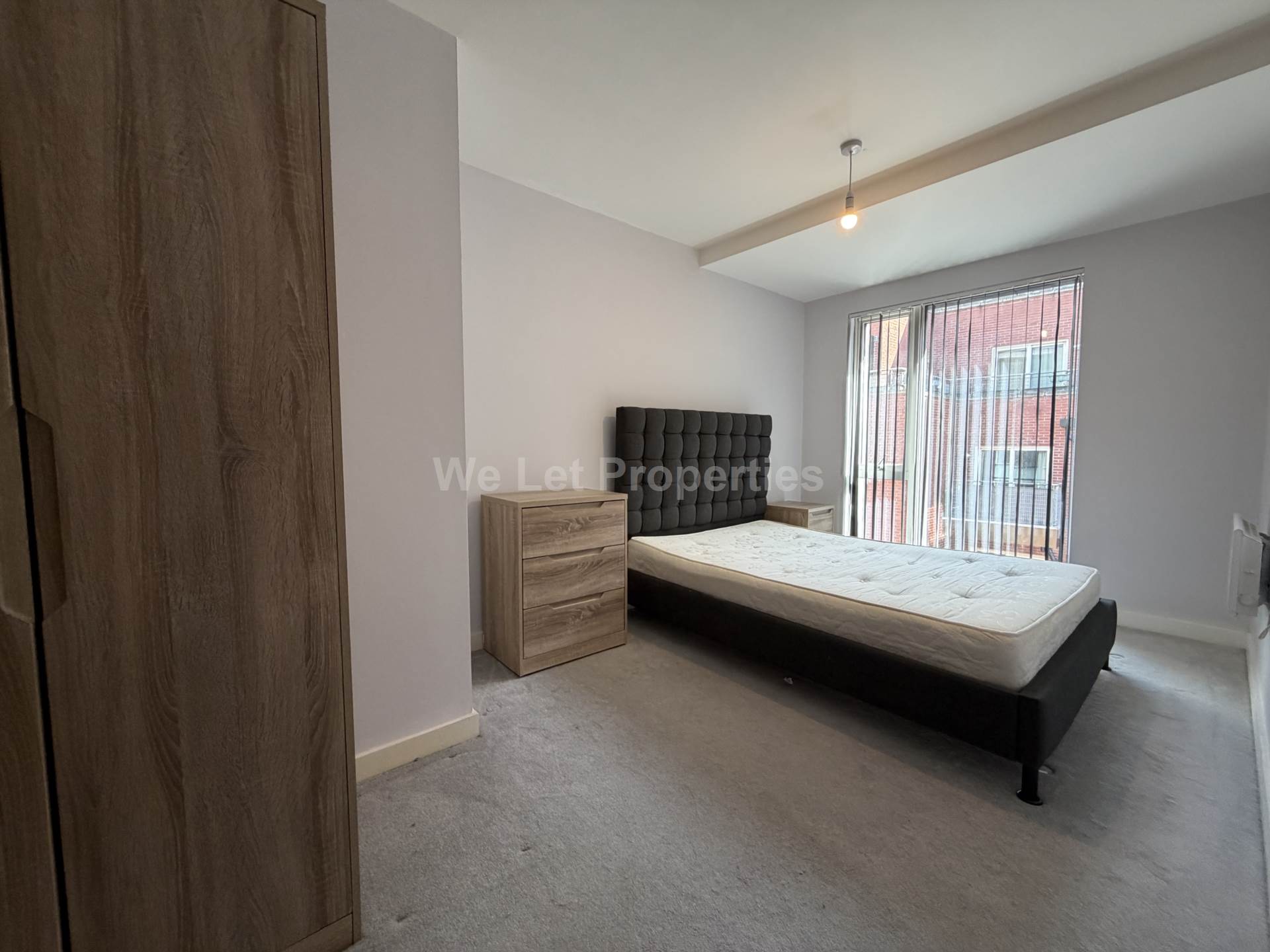 Halo, Simpson Street, Image 7