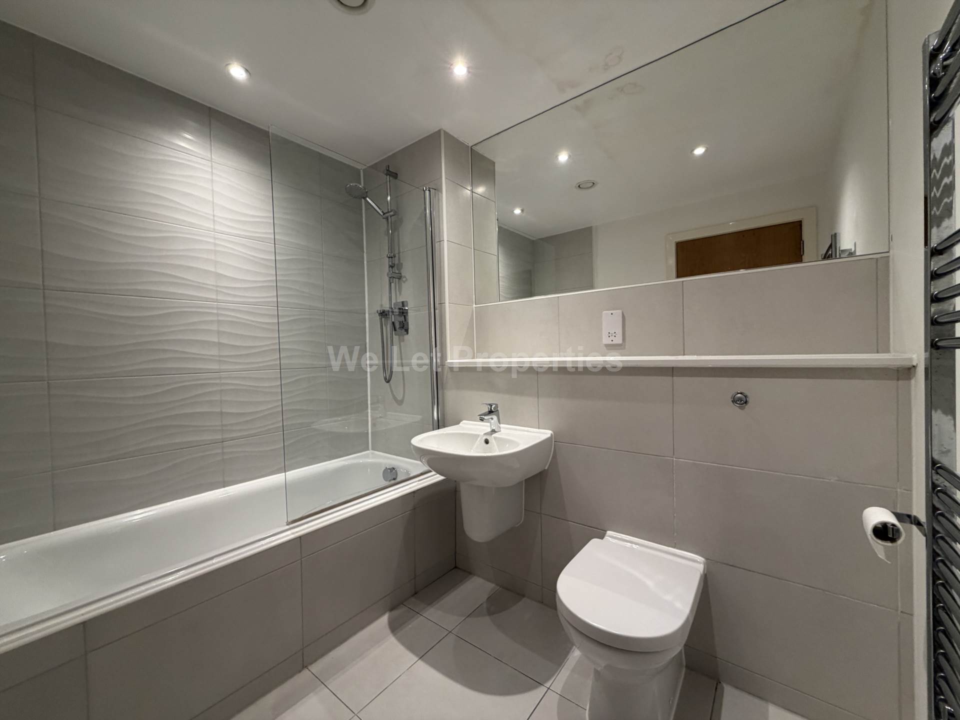 Halo, Simpson Street, Image 8