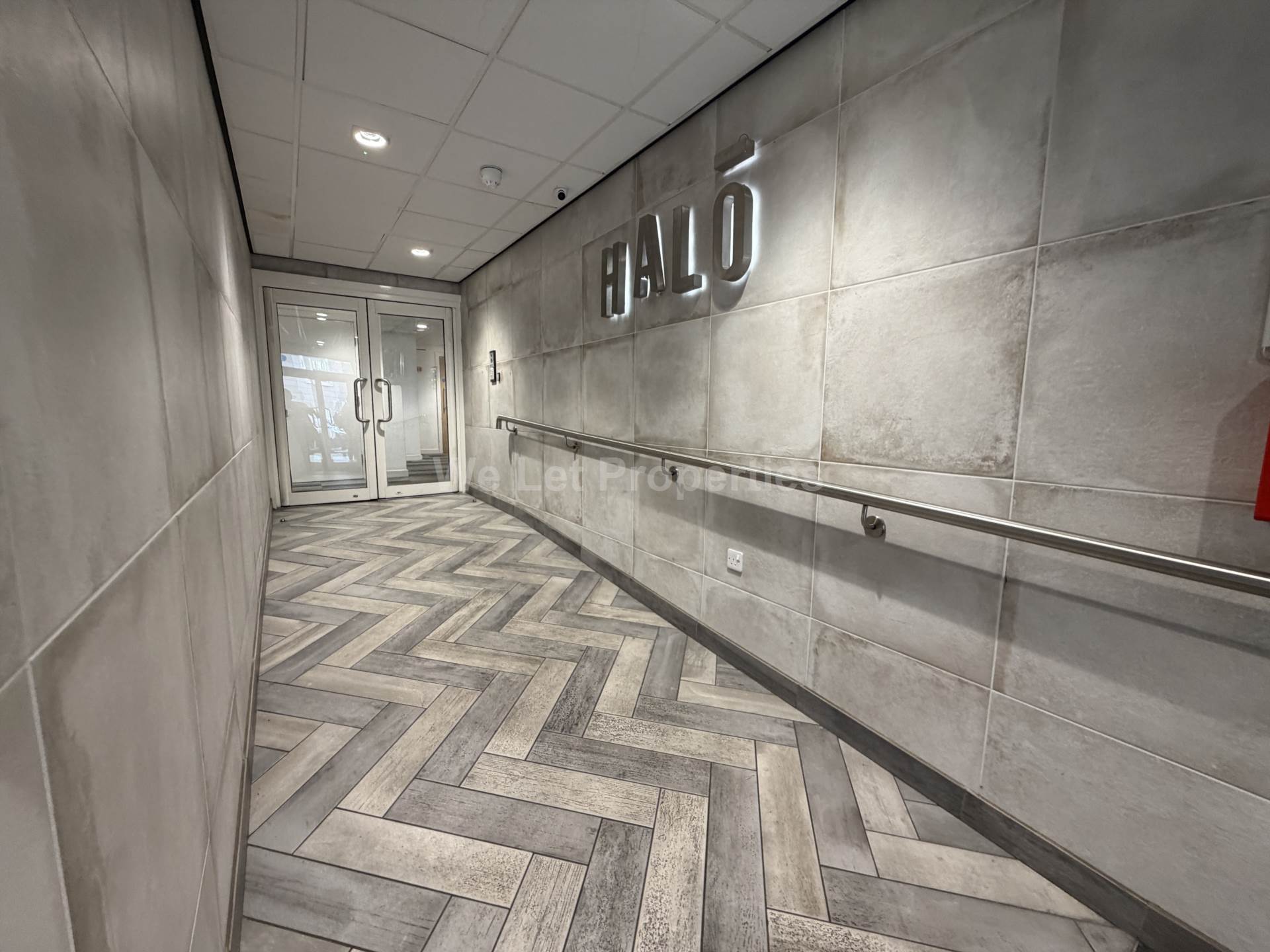 Halo, Simpson Street, Image 9