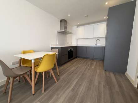 Halo, Simpson Street, Image 2