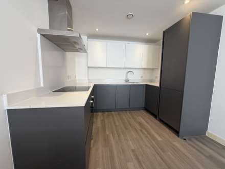 Halo, Simpson Street, Image 3