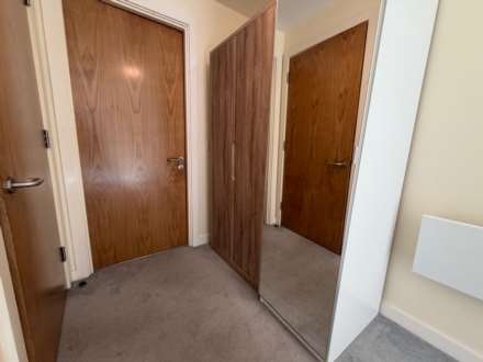 Halo, Simpson Street, Image 5