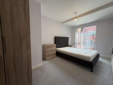 Halo, Simpson Street, Image 7