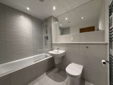 Halo, Simpson Street, Image 8