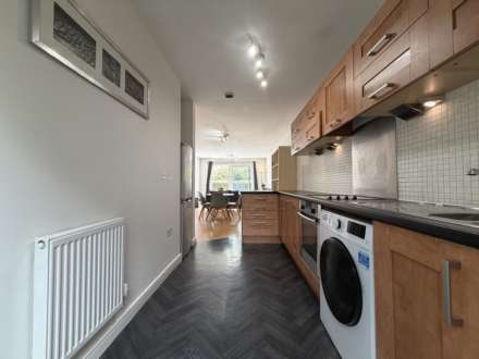 4 The Waterfront, Sport City, Image 9