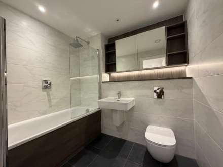 The Blade, Silvercroft Street, Image 12