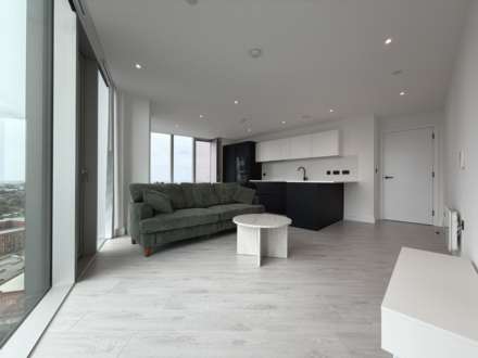 Vista River Gardens, Trinity Way, Image 2