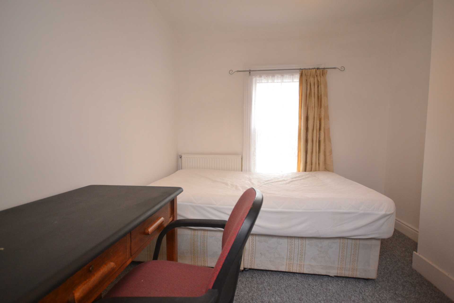 Pitcroft Avenue, Reading, Image 4