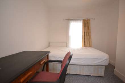 Pitcroft Avenue, Reading, Image 4
