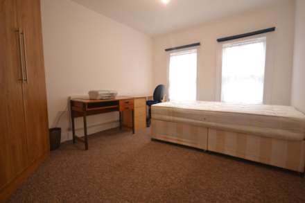 Pitcroft Avenue, Reading, Image 5