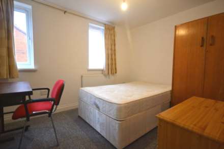 Pitcroft Avenue, Reading, Image 6