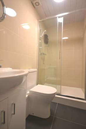 Pitcroft Avenue, Reading, Image 9