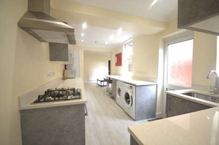 4 Bedroom Terrace, Grange Avenue, Reading