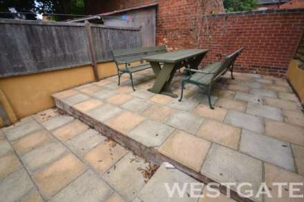 Donnington Gardens, Reading, Image 11