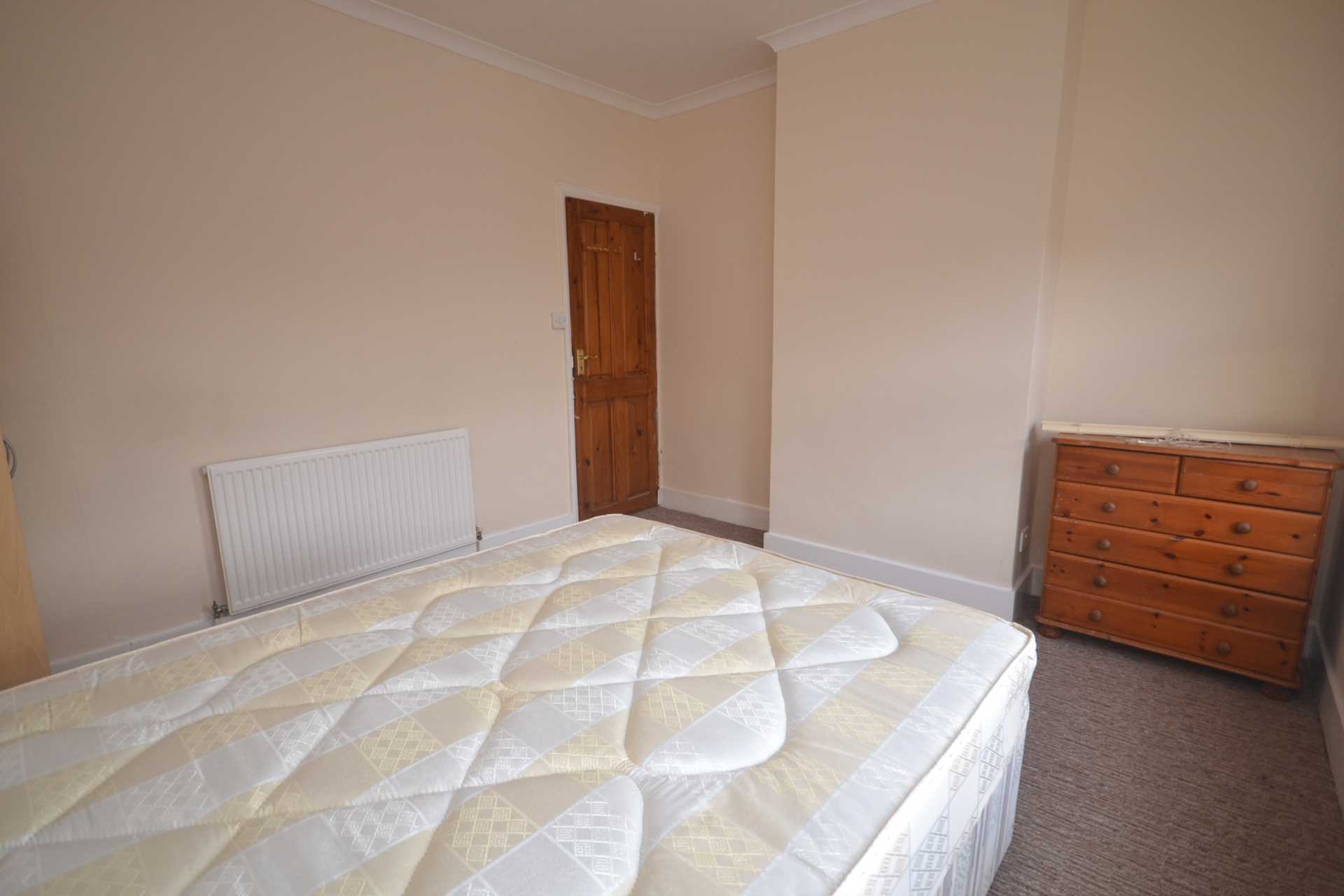 Pitcroft Avenue, Reading, Image 4