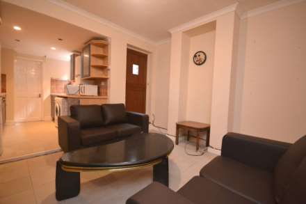 Pitcroft Avenue, Reading, Image 1