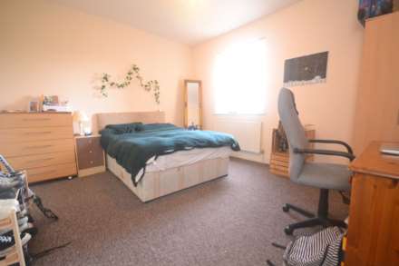 Donnington Gardens, Reading, Image 2