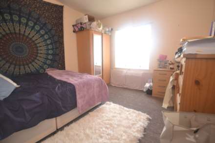 Donnington Gardens, Reading, Image 4