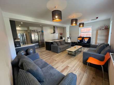10 Bedroom Semi-Detached, Christchurch Rd, Reading