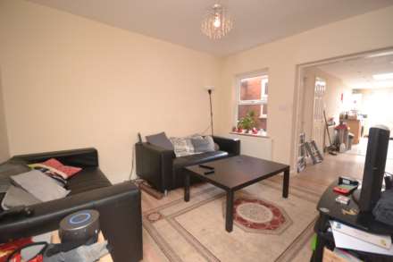 6 Bedroom Terrace, Grange Avenue, Reading