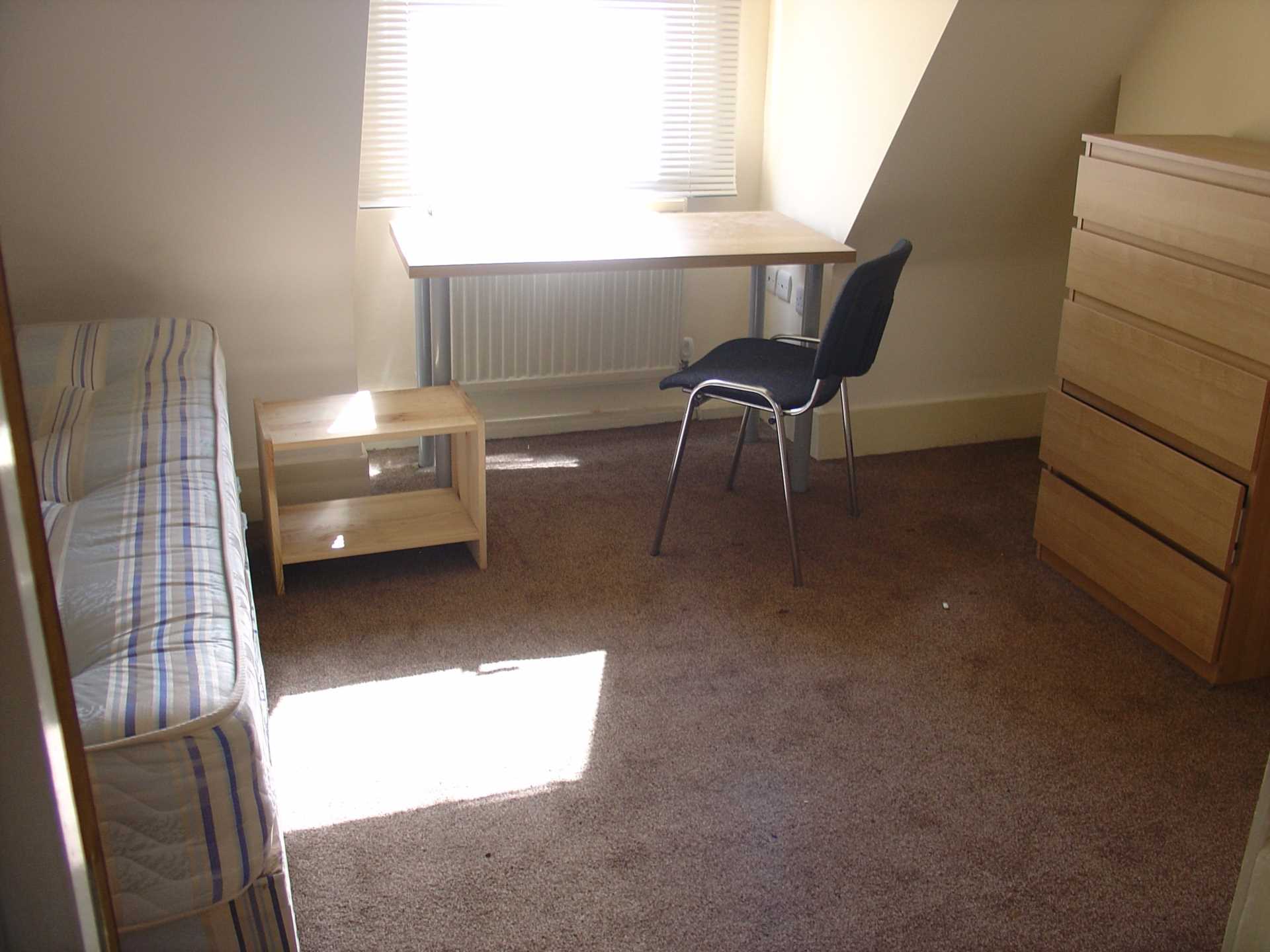 Basingstoke Road, Reading, Image 3