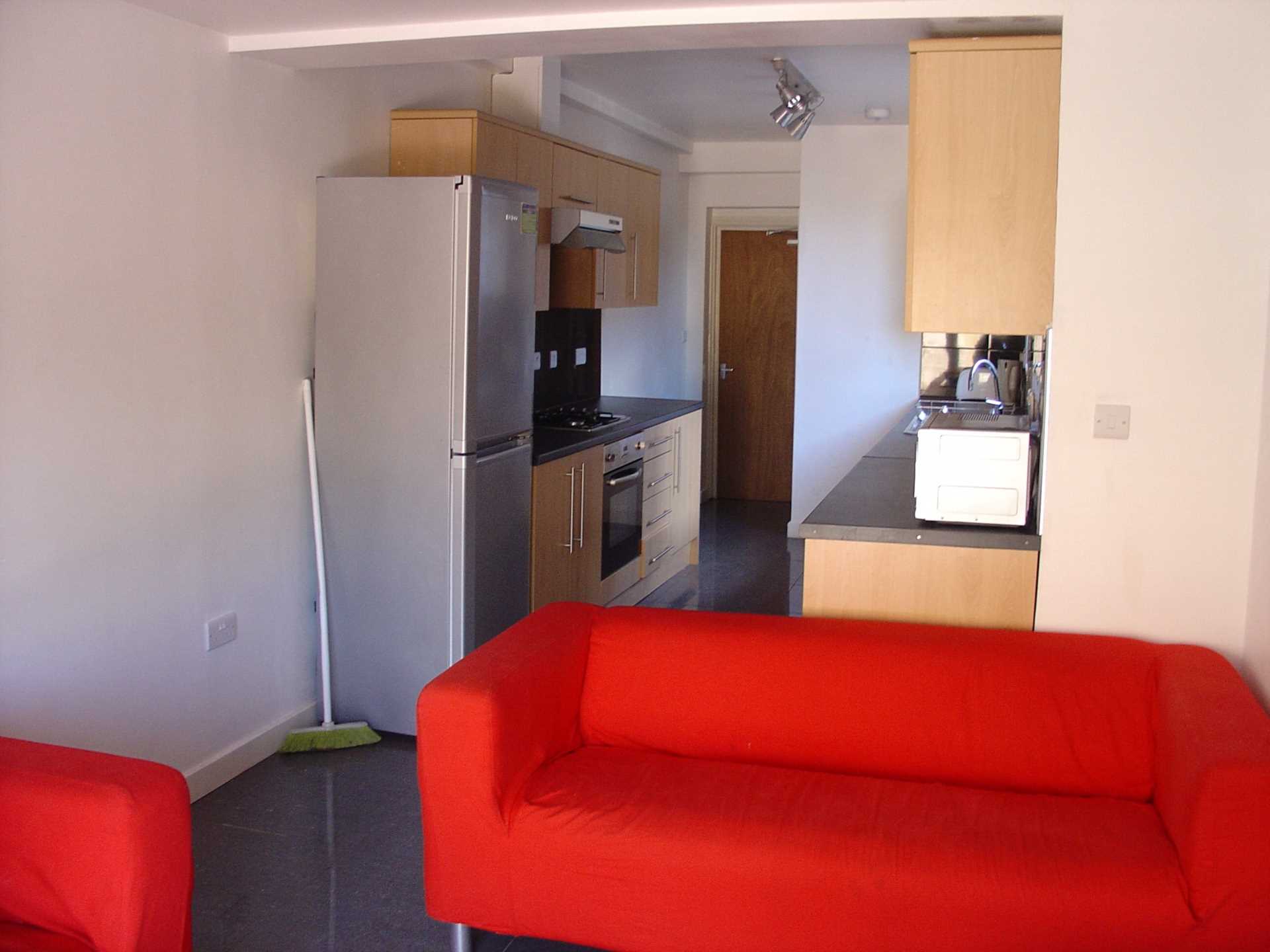 Basingstoke Road, Reading, Image 6